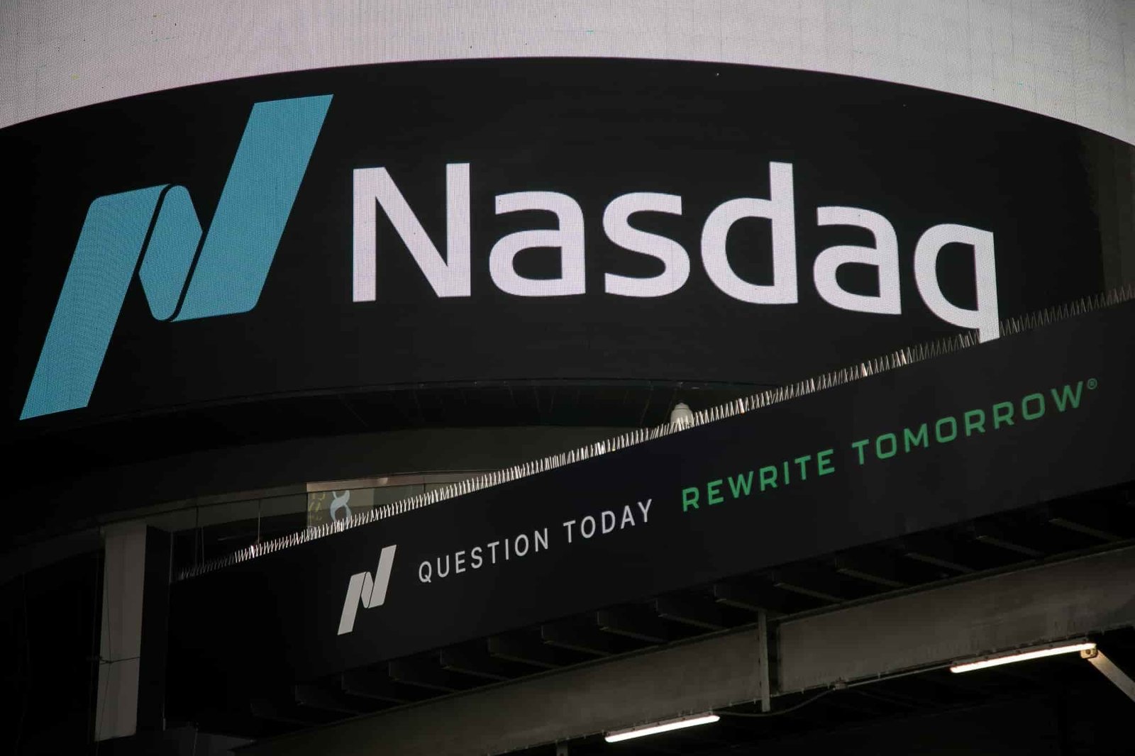 Borse Dubai Plans $1.6 Billion Nasdaq Stake Sale