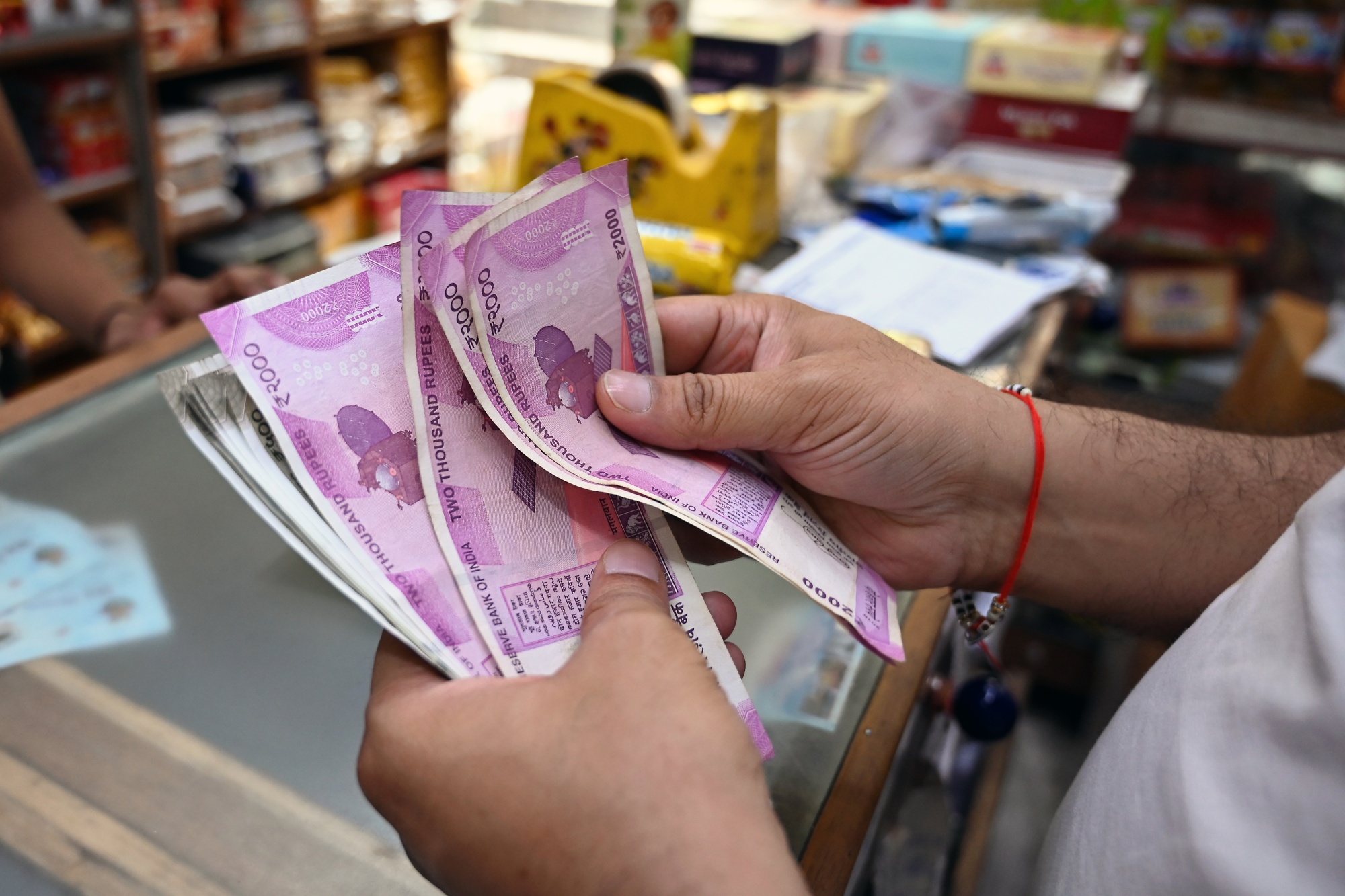India Sets Ambitious $90 Billion Market Borrowing Target for April-September