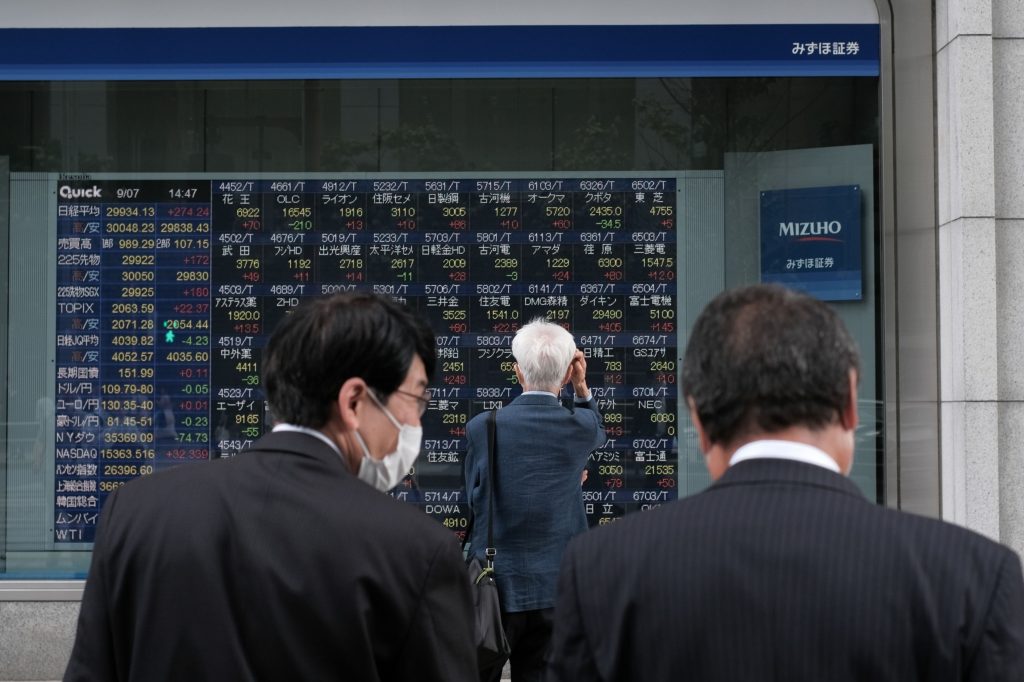 Japan's Nikkei Index Drops 3% Amidst Yen Strength and Semiconductor Sell-Off