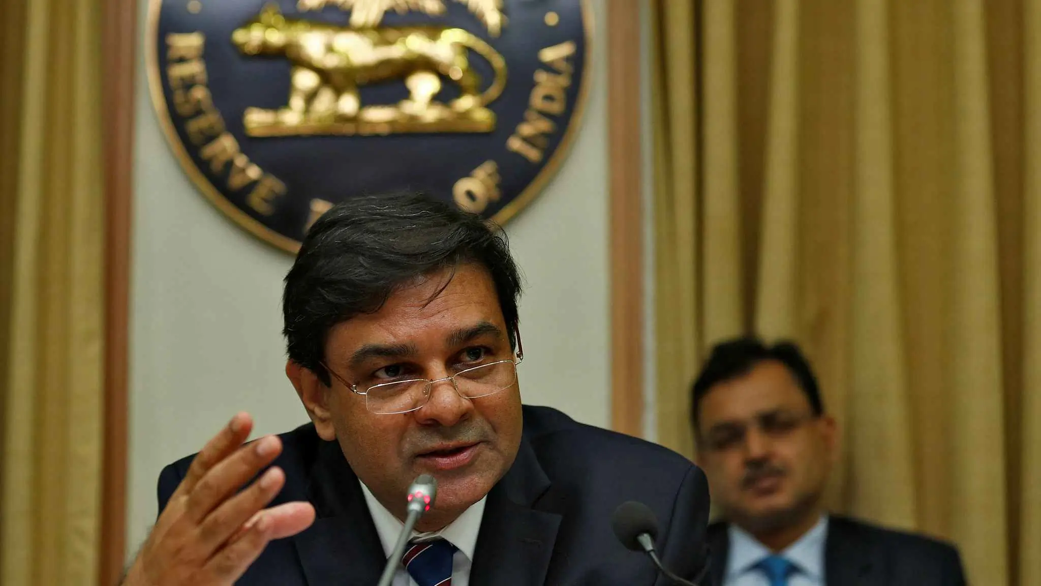 India's Central Bank Holds Interest Rates Steady Amid Global Market Volatility