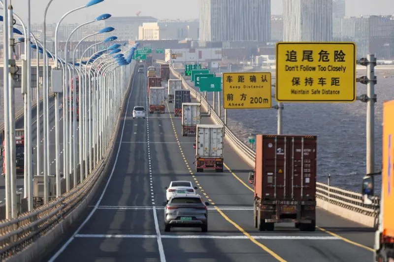 China's Imports Tumble as Demand Skids Amid Renewed Trade War Tensions