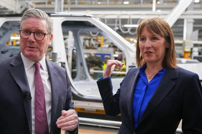 UK Economy Far Exceeds Forecasts to Grow 0.5% in Boost to Rachel Reeves