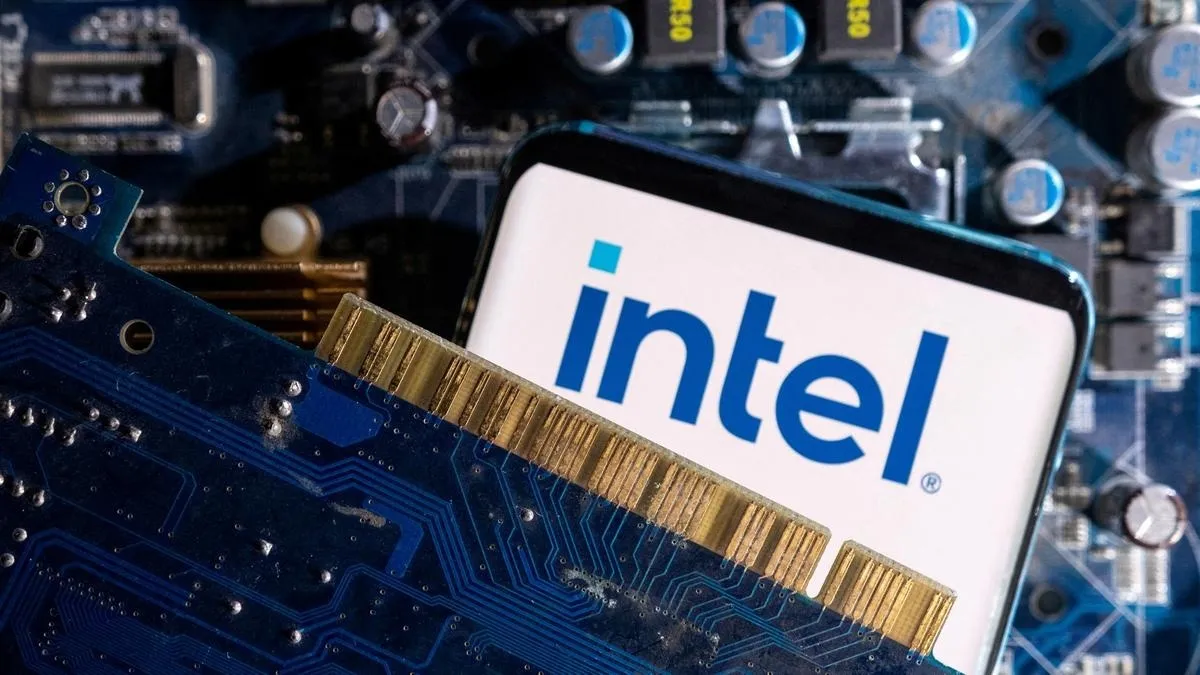 Intel Courting Apple for Strategic Investment as Chipmaker Battles Foundry Losses