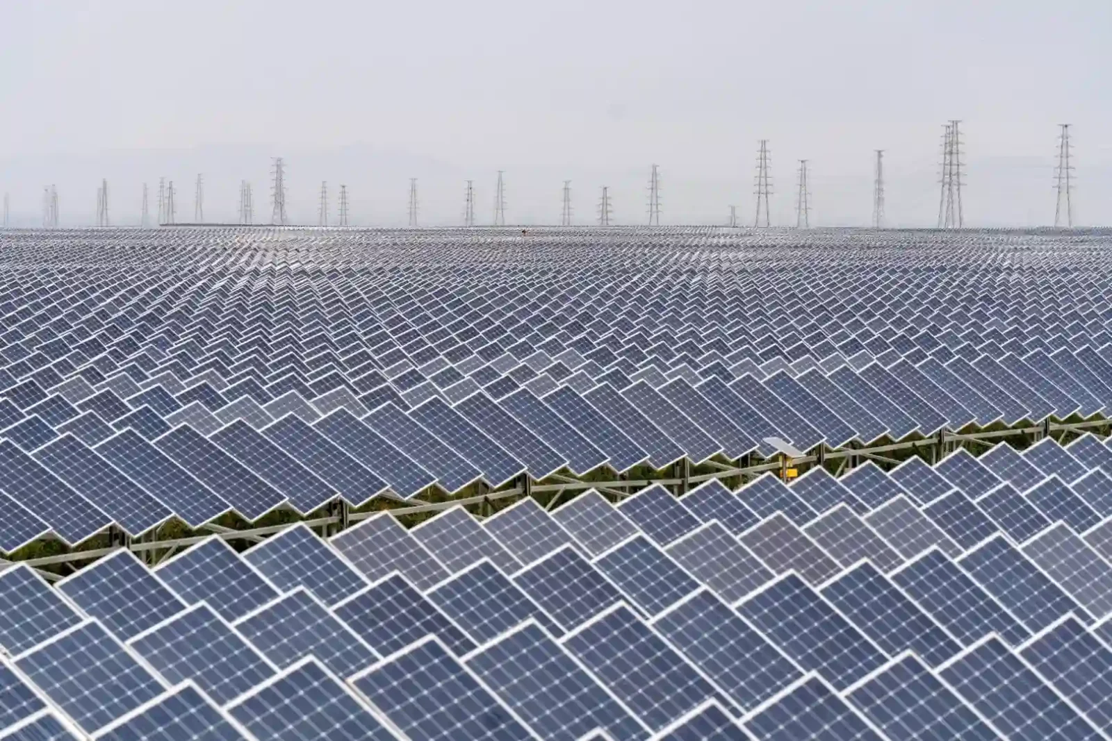 Clean Energy Investment Reaches Historic $2.3 Trillion Milestone Despite Global Policy Headwinds