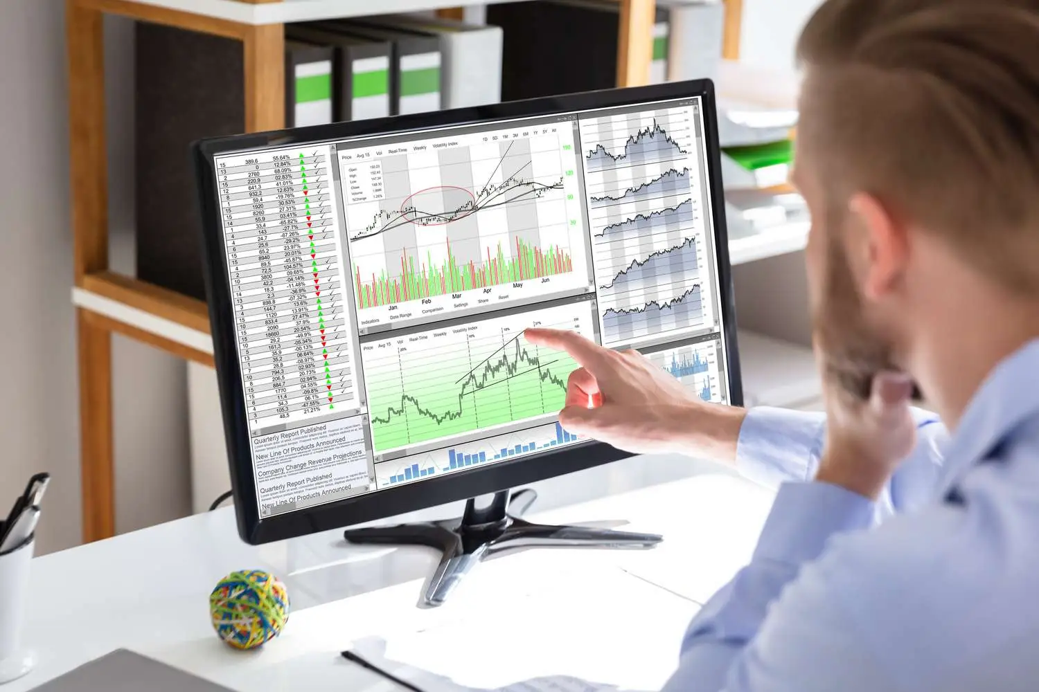  U.S. Money-Market Funds Hit Record $8.27 Trillion as Investors Seek Safety Amid Iran Conflict