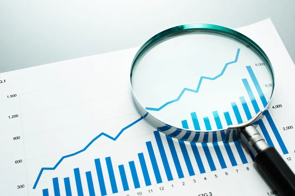 Weekly financial review checklist for tracking income, expenses, savings, and budgeting progress to improve money management consistency