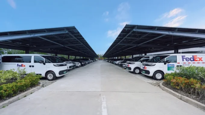 FedEx expanding solar energy use across its logistics network, with warehouses fitted with solar panels and delivery fleets, signaling a new era of sustainable and green logistics.