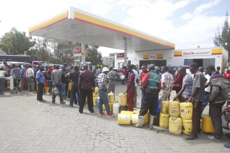 Kenya fuel stations running dry with long queues of vehicles, as William Ruto warns profiteers amid a nationwide fuel crisis and halted oil tanker deliveries to Mombasa.