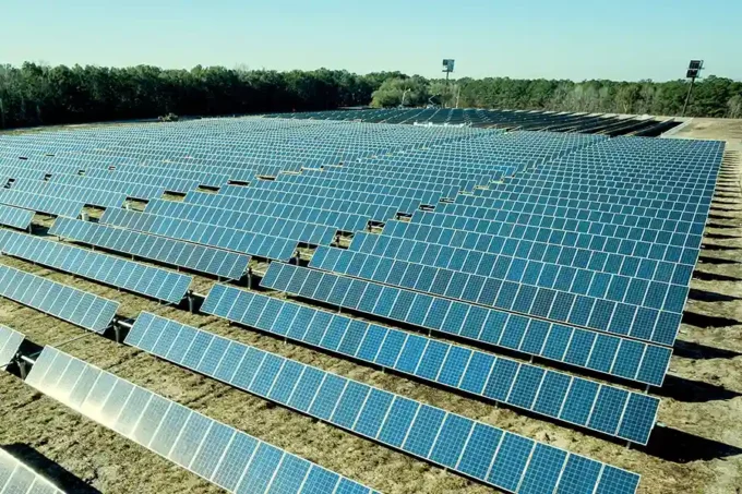 SDCL Efficiency Income Trust transferring £105 million energy efficiency assets to France’s Kyotherm, illustrating a landmark deleveraging transaction in the sustainable energy sector.