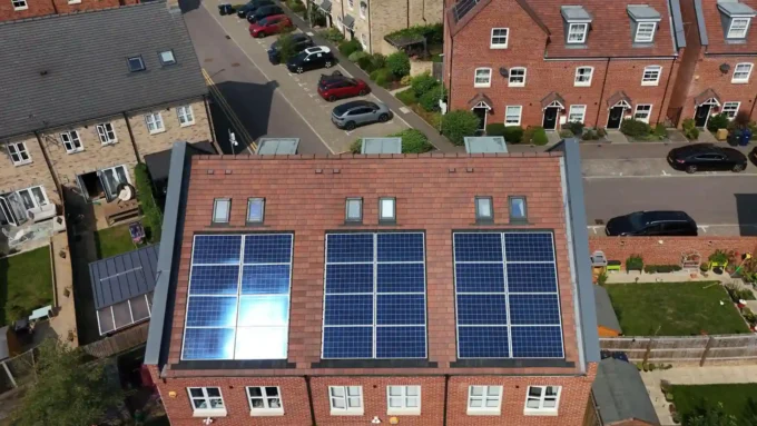 UK promotes plug-in solar panels and low-carbon homes to reduce energy bills and strengthen national energy security
