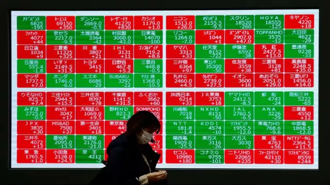 Asian stock markets rise following Wall Street record highs as oil prices decline