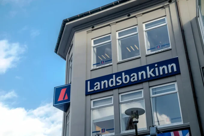 Landsbankinn raises 300 million euro in oversubscribed green bond sale with strong investor demand