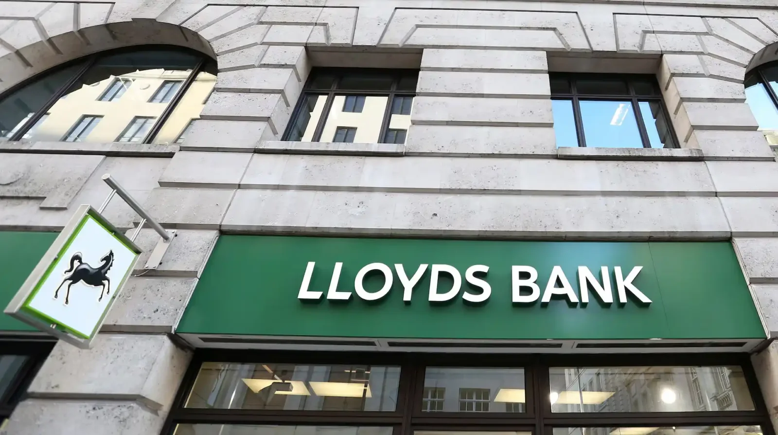 Lloyds Bank launches aggressive fixed-rate ISA offering to compete for savers