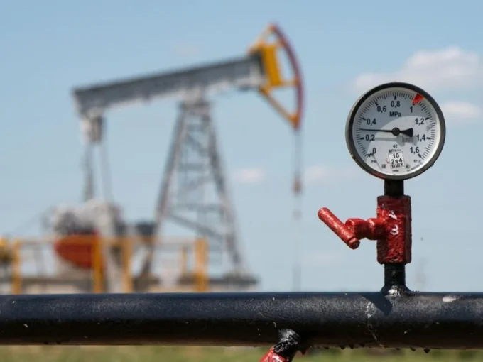 Global oil prices surge above 105 dollars after Trump rejects Iran peace terms amid Middle East tensions