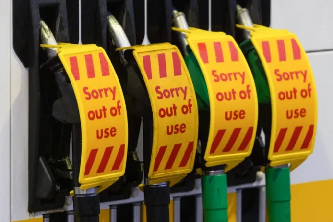 UK eases Russian oil sanctions with new trade licence allowing refined fuel imports amid a global fuel crisis and rising energy prices