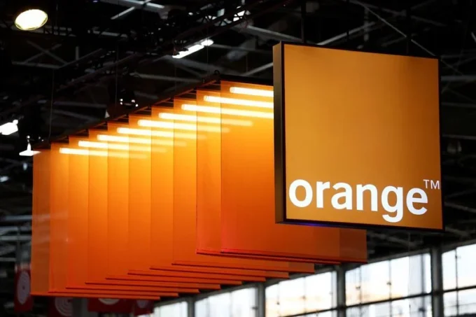 Orange S.A. prices an €850 million hybrid bond and launches a tender offer to optimize its debt structure