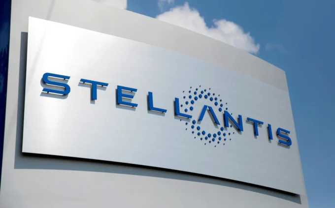 Stellantis invests 1 billion euro to expand Peugeot electric vehicle production and manufacturing capacity