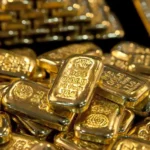 Gold prices remain near a seven-month low as expectations of higher interest rates strengthen the US dollar and reduce demand for the precious metal