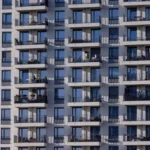Berlin’s renewed property seizure debate has put German residential real estate stocks under pressure amid heightened regulatory uncertainty.