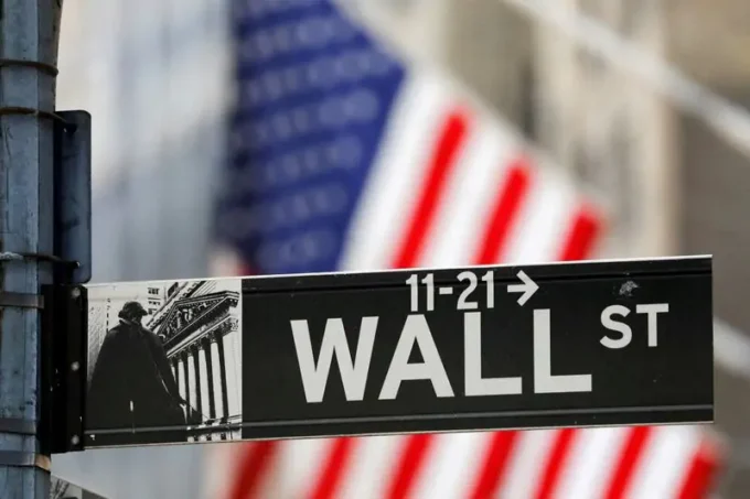 Wall Street slips as the Fed signals another rate hike, highlighting U.S. stocks, Federal Reserve policy, interest rates, and investor sentiment
