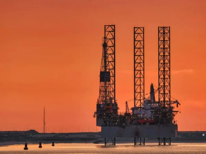 Chinese refiners pause October fuel exports as stocks fall, highlighting China’s fuel market, refinery output, oil products, and global energy supply