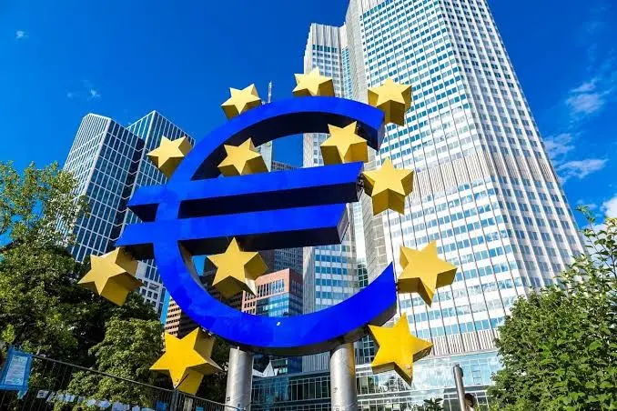 France’s €1.8 trillion bailout scenario tests EU limits, highlighting sovereign debt, fiscal policy, bailout risks, and European financial markets