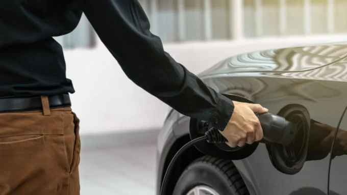 Rightcharge and vaylens partner to automate home EV charging reimbursement for UK fleet operators using charging-session and tariff data.