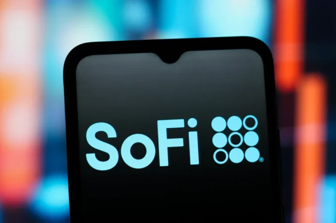 SoFi Technologies reports $161.6 million in gross cryptocurrency transaction revenue and $1.63 million in net revenue for Q3 2026.